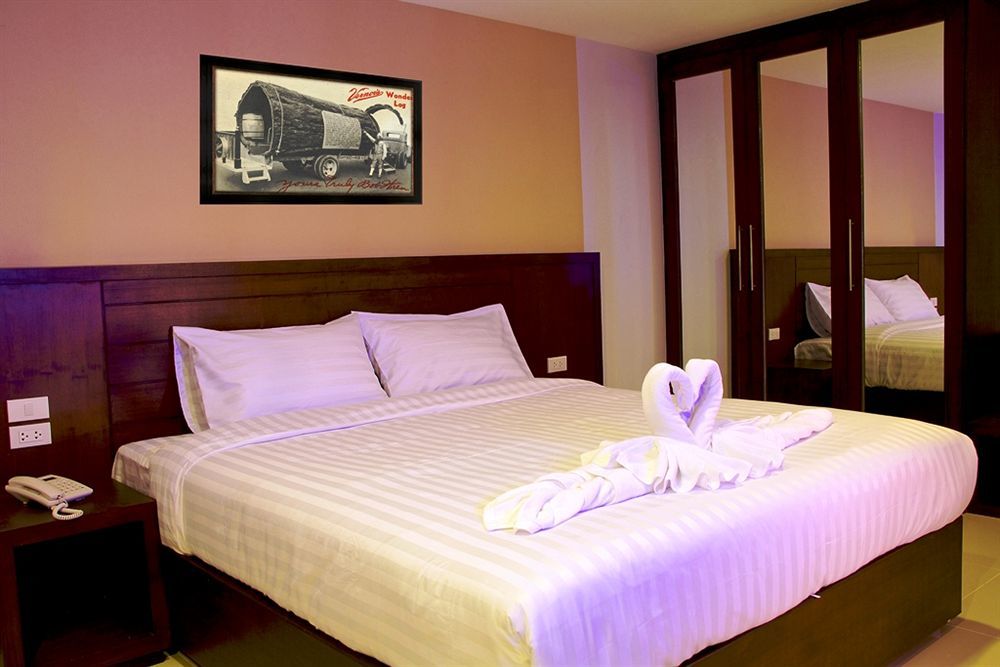 Oyo 373 Mc Ginger House Hotel Patong Exterior photo