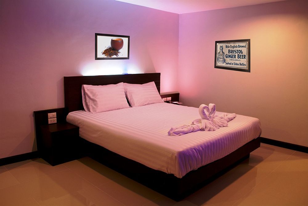 Oyo 373 Mc Ginger House Hotel Patong Exterior photo